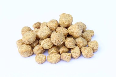 Soya parçacıkları beyaz arkaplan yakın plan görünümünde 