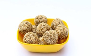 Hint usulü susamlı laddu mu yoksa laddu mu? 