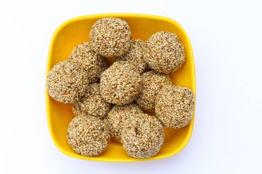 Hint usulü susamlı laddu mu yoksa laddu mu? 