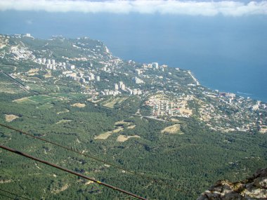              Dağın tepesinden deniz manzarası. Kırım, fotoğraf 2008 'de çekildi. Sadece editör kullanımı                  