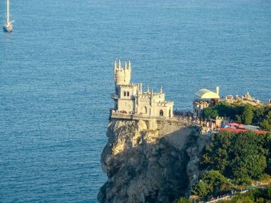              Dağın tepesinden deniz manzarası. Kırım, fotoğraf 2008 'de çekildi. Sadece editör kullanımı                  