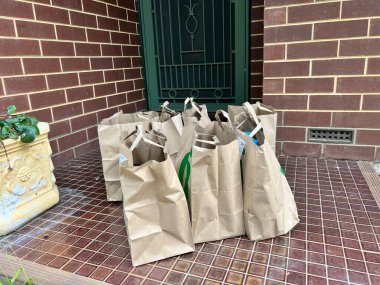 SYDNEY, AUSTRALYA. 18 Mart 2022 'de. Woolworths süpermarketi, market teslimatı. Yüksek kaliteli fotoğraf.