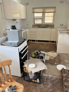 Kaplama döşeme kuruluyor. Yüksek kalite fotoğraf