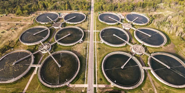 Atık suyun üçüncü dereceden tedavisi. Yüksek kalite fotoğraf