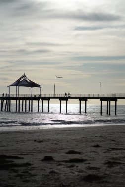 Şafak vakti tahta iskelede. Yüksek kalite fotoğraf