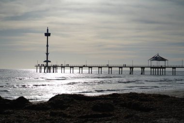 Şafak vakti tahta iskelede. Yüksek kalite fotoğraf