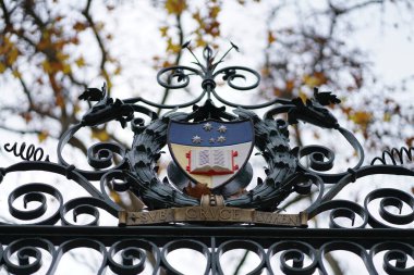 Adelaide Üniversitesi logo demir çitleri. Yüksek kalite fotoğraf