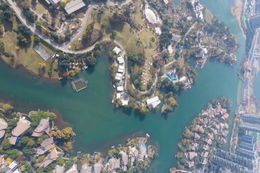 Şangay, Çin, 14 Nisan 2017. Şangay Kulesi 'nden alınan nehirle Şangay ufuk çizgisi manzarası. Yüksek kalite fotoğraf