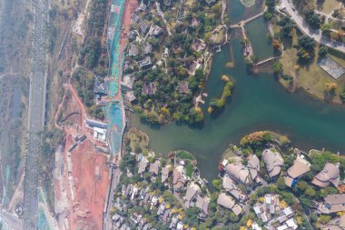 Şangay, Çin, 14 Nisan 2017. Şangay Kulesi 'nden alınan nehirle Şangay ufuk çizgisi manzarası. Yüksek kalite fotoğraf