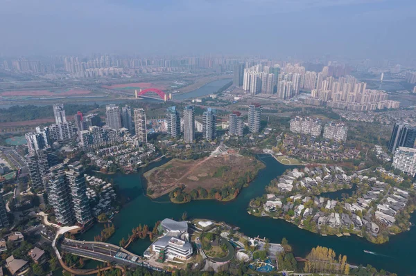中国上海 2017年4月14日 上海的天际线景观与从上海塔楼取来的河流 高质量的照片 — 图库照片