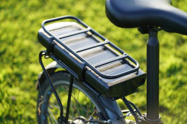 Modern bir elektrikli bisikletin pil paketini kapat. Yüksek kalite fotoğraf