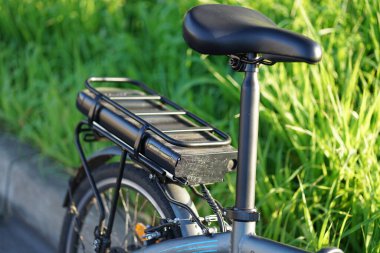 Modern bir elektrikli bisikletin pil paketini kapat. Yüksek kalite fotoğraf