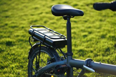 Modern bir elektrikli bisikletin pil paketini kapat. Yüksek kalite fotoğraf