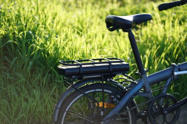 Modern bir elektrikli bisikletin pil paketini kapat. Yüksek kalite fotoğraf