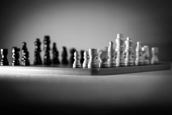 Dva Šachové Týmy Před Sebou Šachovnici Izolované Bílém Pozadí Kvalitní — Stock fotografie