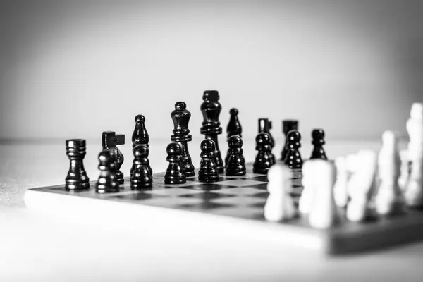 Dva Šachové Týmy Před Sebou Šachovnici Izolované Bílém Pozadí Kvalitní — Stock fotografie