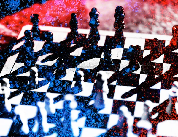 Két Sakkcsapat Egymás Előtt Sakktáblán Elszigetelve Fehér Háttérrel Kiváló Minőségű — Stock Fotó