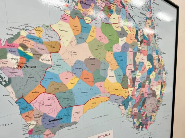 Avustralya Aborjininin tüm kabilesiyle haritası. Yüksek kalite fotoğraf