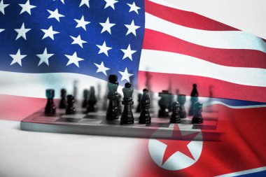 İki bayrak taşıyan iki ülke arasındaki ikili ilişki kavramı: Amerika Birleşik Devletleri ve Kuzey Kore. Yüksek kalite fotoğraf