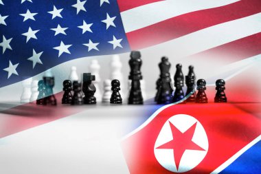 İki bayrak taşıyan iki ülke arasındaki ikili ilişki kavramı: Amerika Birleşik Devletleri ve Kuzey Kore. Yüksek kalite fotoğraf
