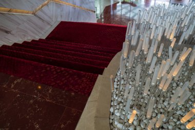 Halı Merdivenleri ve Tekstil Zemin Kapısı Girişi. Yüksek kalite fotoğraf