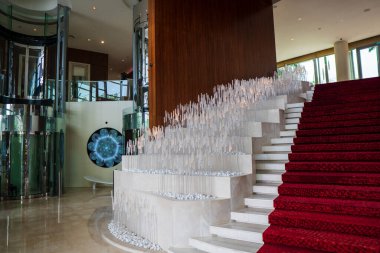 Halı Merdivenleri ve Tekstil Zemin Kapısı Girişi. Yüksek kalite fotoğraf