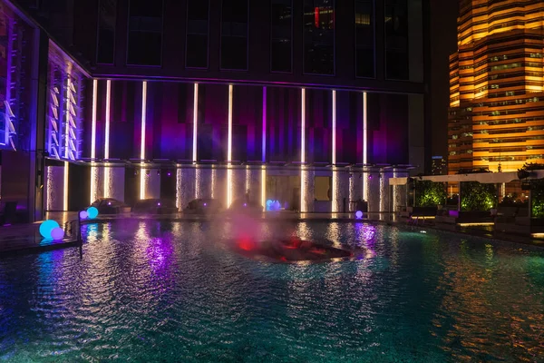 Piscina Exterior Luxo Zona Relaxante Com Iluminação Nocturna Dubai Foto — Fotografia de Stock