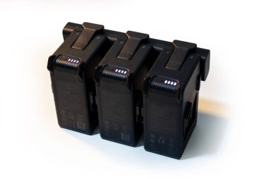 Lityum iyon pil paketinin düğmesine elle basıyorsun. Yüksek kalite fotoğraf