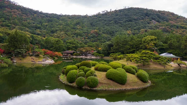 日本古代花园 日本东京有一个湖 高质量的照片 — 图库照片