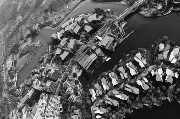 香港城市无人驾驶飞机俯瞰摩天大楼的城市景观 在香港城市发展大楼上方飞行的城市景观 高质量的照片 — 图库照片