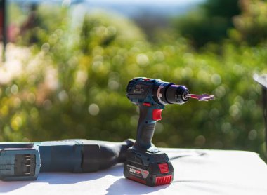 Adelaide, Avustralya - 30 Mart 2023: Kaunas, Litvanya 'da satılık profesyonel elektrikli Bosch marka araçlar... yüksek kaliteli fotoğraf