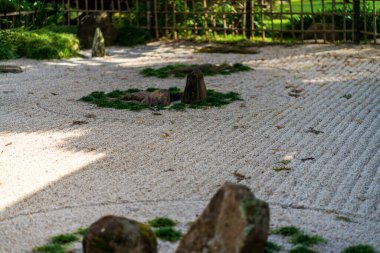 Japonya 'nın Kyoto kentindeki Myoshin-ji Tapınağı' ndaki Taizo-in Tapınağı 'ndaki kuru arazi dalgalanmaları. Yüksek kalite fotoğraf