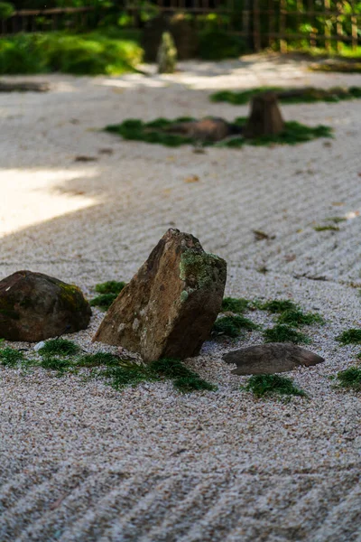 京都妙心寺大蔵院の乾燥景観庭園のリップルパターン 高品質の写真 — ストック写真
