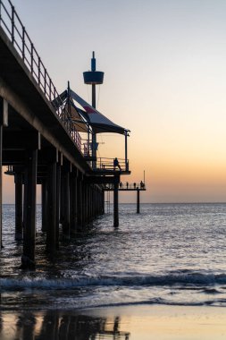 Darwin, Avustralya 'da gün batımında Nightcliff Jetty. Yüksek kalite fotoğraf