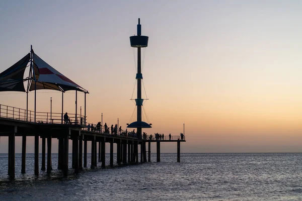 Darwin, Avustralya 'da gün batımında Nightcliff Jetty. Yüksek kalite fotoğraf