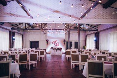 Restoranda düğün için şık bir masa.        