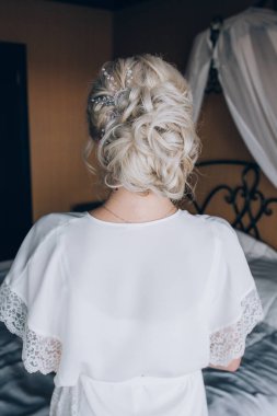 Gelin saç stili, yakın plan. 