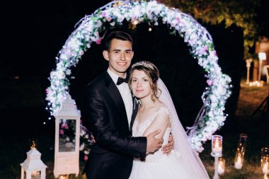 Gelin ve damat düğün töreninde 