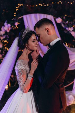 Akşamki düğün töreninde birbirine aşık güzel bir çift..              