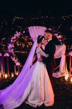 Akşamki düğün töreninde birbirine aşık güzel bir çift..              