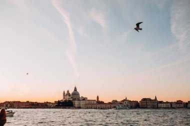 Venedik şehri gün batımında çok güzel parlıyor..