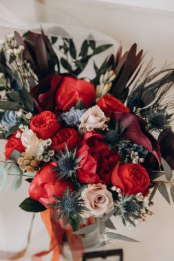 Güzel, zarif bir çiçek buketinin yakın çekimi.               