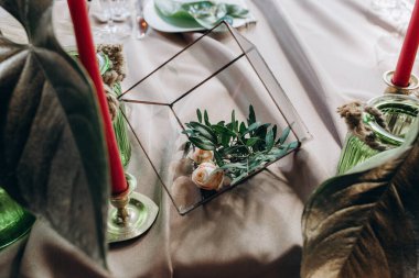 güzel düğün tablo lokantada ayarlama