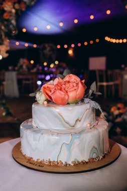 Çiçekli güzel gurme düğün pastası     