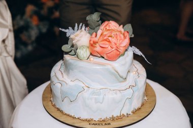 Çiçekli güzel gurme düğün pastası     