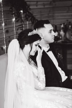 Genç gelin ve Damat Düğün kutluyor