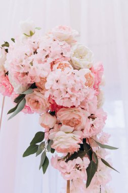 Güzel çiçeklerin yakın çekim görüntüsü, zarif düğün dekoru.          