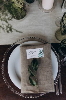 Zarif düğün resepsiyonu için güzel masa.           