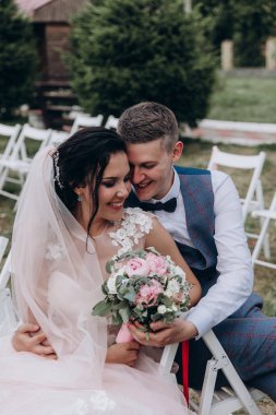 Güzel gelin ve Damat Düğün gününde poz