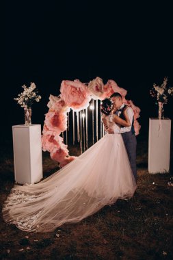 Gelin ve damat düğün töreninde.